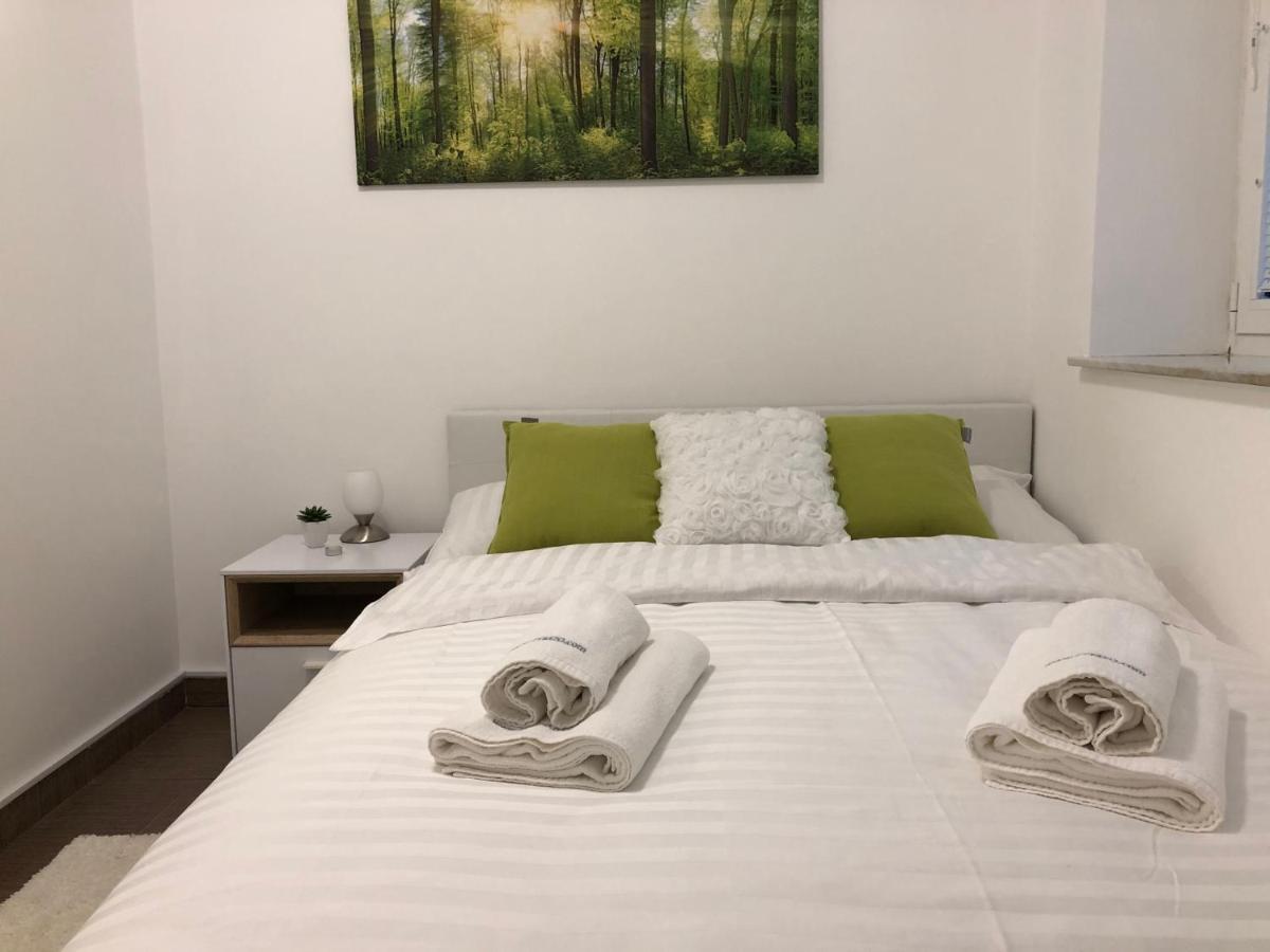 Modern Center Studio Under The Castle II Free Parking Lejlighed Ljubljana Eksteriør billede