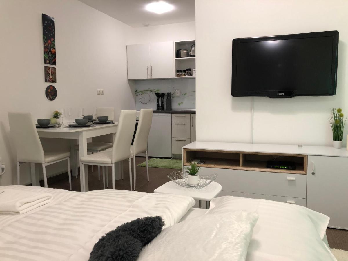 Modern Center Studio Under The Castle II Free Parking Lejlighed Ljubljana Eksteriør billede